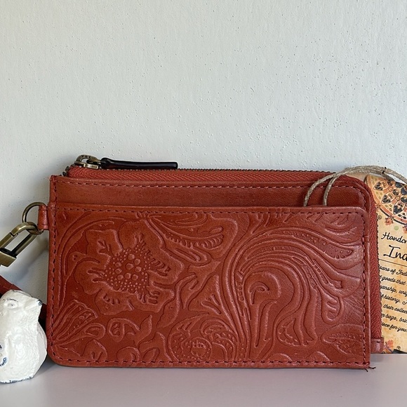 Artisan Handbags - Artisan Genuine Leather Wallet New With Tag 🏷️